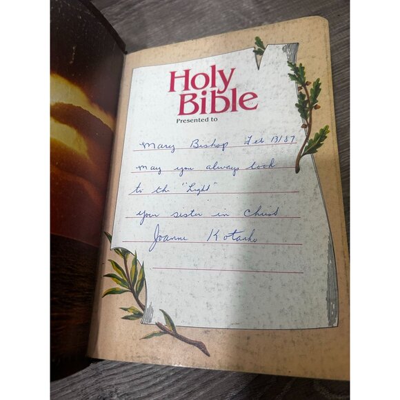 Holy Bible New King James Version Book by Thomas Nelson Publishing Hardcover - Picture 4 of 6